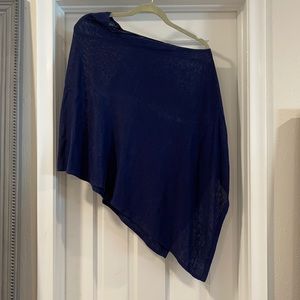 Lilly Pulitzer light weight shaw in navy.